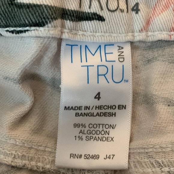 Time and Tru distressed shorts Sz 4, pink flowers - Picture 5 of 6
